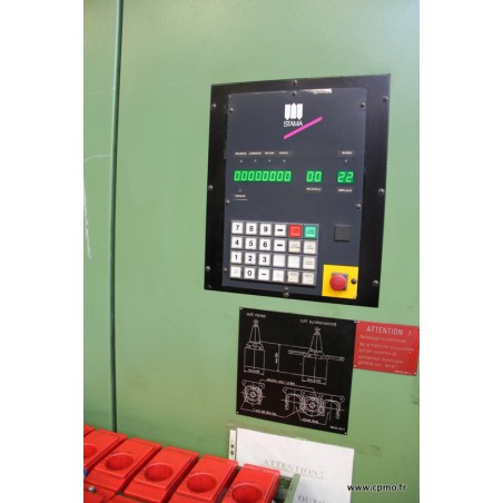 Centre d'usinage vertical STAMA MC 500 occasion