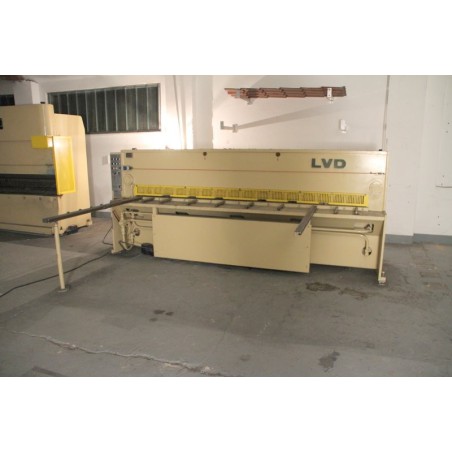 Cisaille guillotine Hydraulique LVD occasion