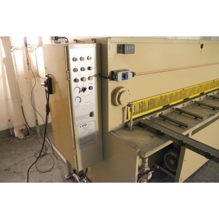Cisaille guillotine Hydraulique LVD occasion