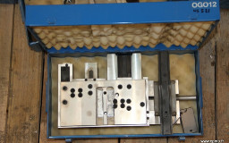 Unités de poinconnage et outils autonomes TECHNAL SCHUCO occasion
