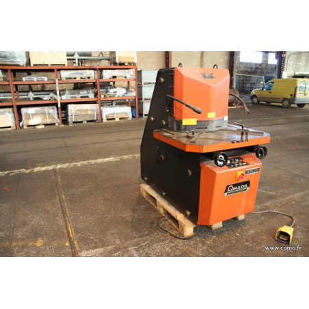 Encocheuse hydraulique AMADA versa 204  angle variable occasion 