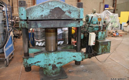 Presse à arcade hydraulique 4 colonnes SCHEUMANN et WOLF occasion