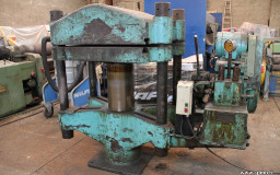 Presse à arcade hydraulique 4 colonnes SCHEUMANN et WOLF occasion