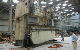 Réparation d'une presse-plieuse 6000 x 1000 tonnes