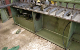 Révision d'une cisaille guillotine hydraulique