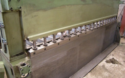 Révision d'une cisaille guillotine hydraulique