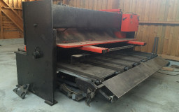 Cisaille guillotine Hydraulique LVD occasion