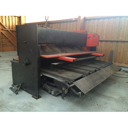 Cisaille guillotine Hydraulique LVD occasion