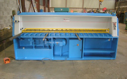 Révision d'une cisaille guillotine hydraulique