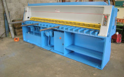 Révision d'une cisaille guillotine hydraulique