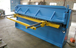 Révision d'une cisaille guillotine hydraulique