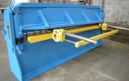 Révision d'une cisaille guillotine hydraulique