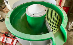 Vibrateur/ ébavureuse pour tribofinition HUVEMA VB 150 AA