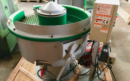 Vibrateur/ ébavureuse pour tribofinition HUVEMA VB 150 AA
