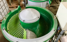 Vibrateur/ ébavureuse pour tribofinition HUVEMA VB 150 AA