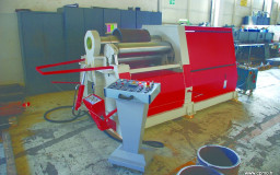 Rouleuse-croqueuse hydraulique AKYAPAK