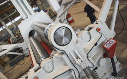 Rouleuse-croqueuse hydraulique AKYAPAK