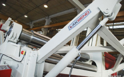 Rouleuse-croqueuse hydraulique AKYAPAK