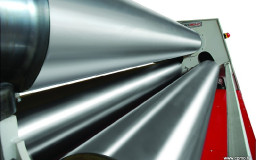 Rouleuse-croqueuse hydraulique AKYAPAK